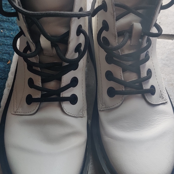 White luana Dr Martens - Picture 6 of 6